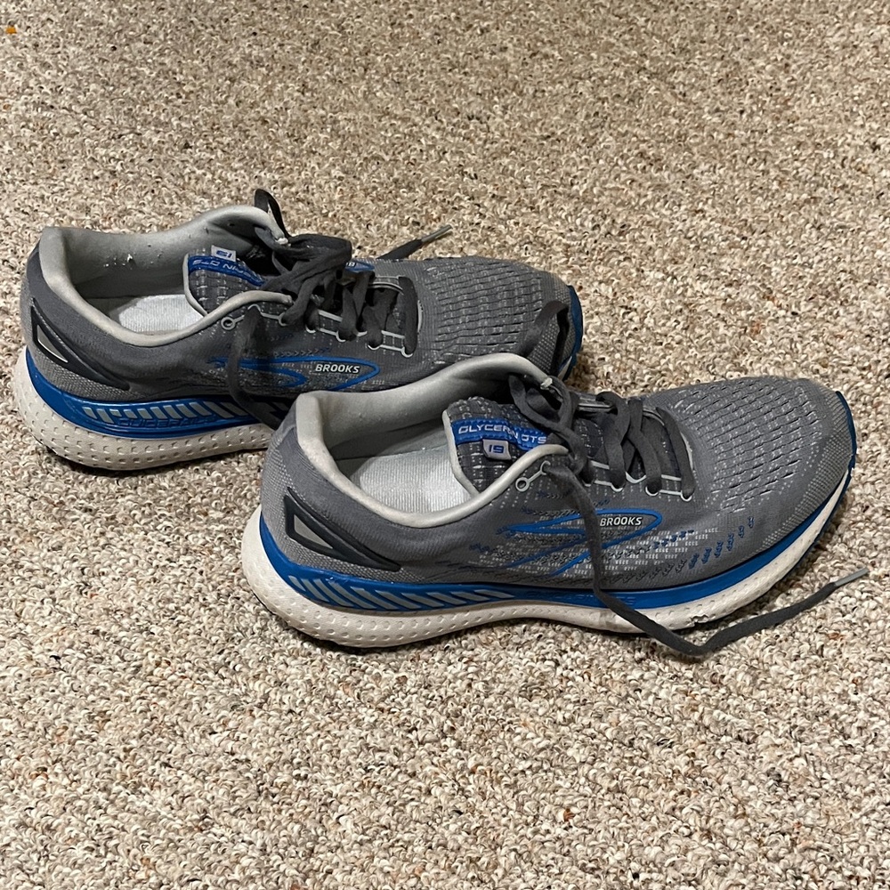 Brooks Gray and Blue Athletic Sneakers shoes men’s size 9